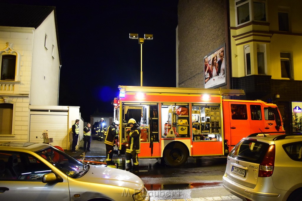 Feuer Hinterhof Garagen Koeln Hoehenberg Olpenerstr P151.JPG - Miklos Laubert